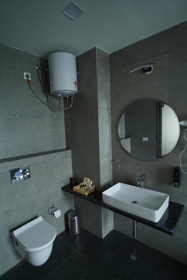 אודייפור Suramya-A Luxury Boutique Hotel מראה חיצוני תמונה