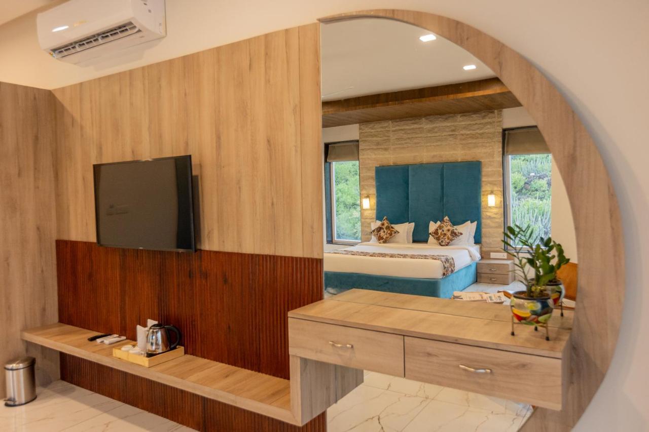 אודייפור Suramya-A Luxury Boutique Hotel מראה חיצוני תמונה