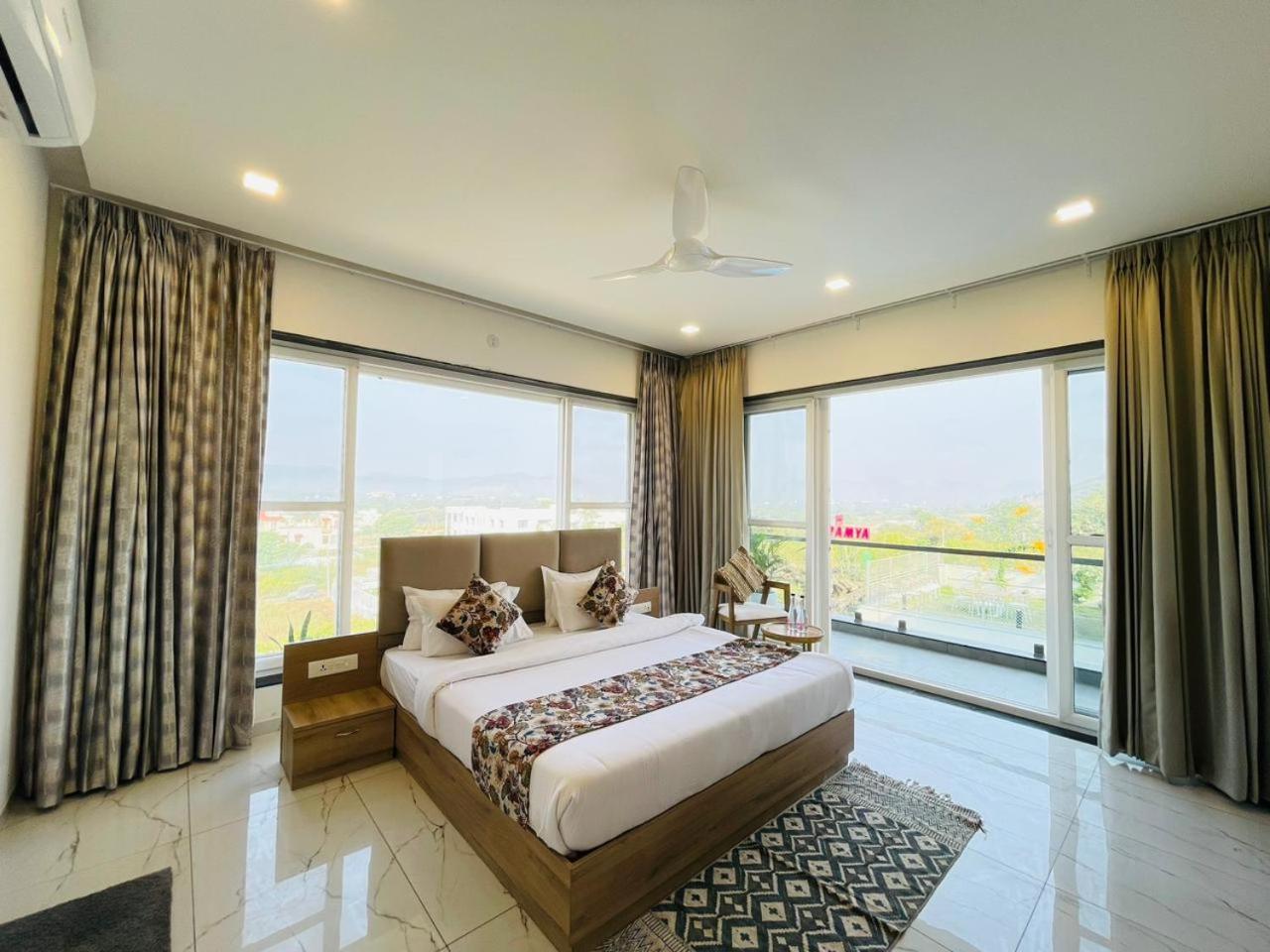 אודייפור Suramya-A Luxury Boutique Hotel מראה חיצוני תמונה